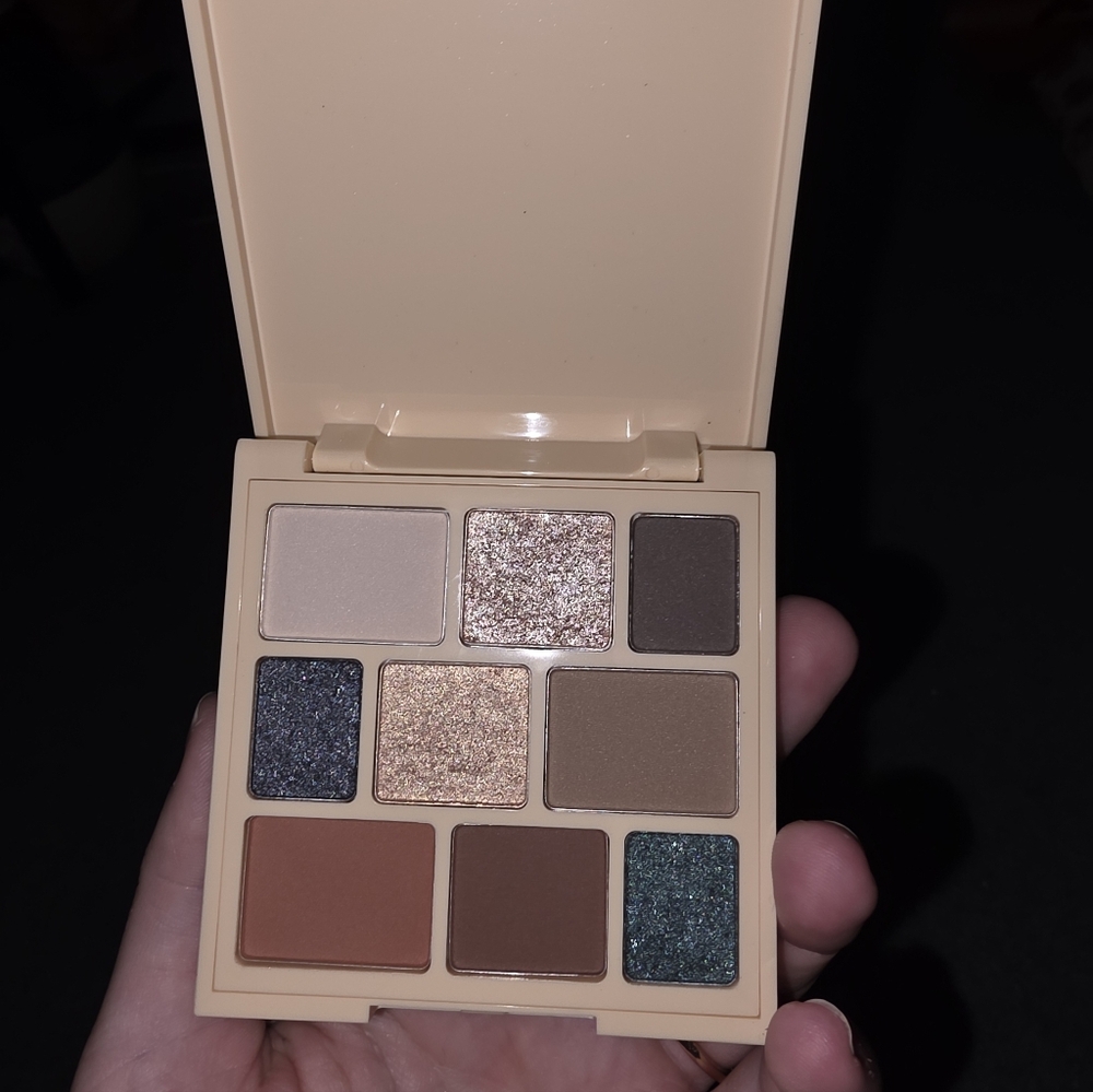 Cinta London Eyeshadow Palette